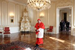 Kardinál uvítal na vánočním obědě chudé a bezdomovce