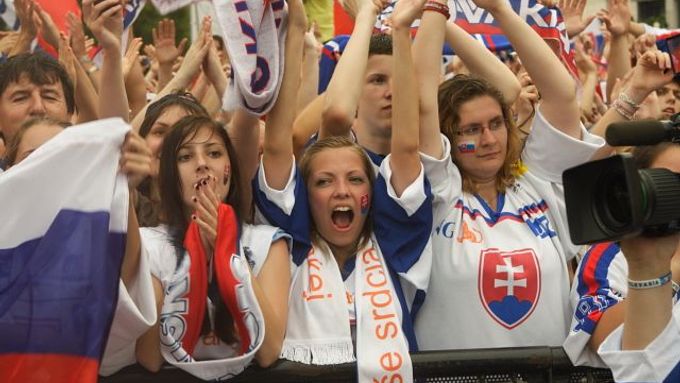 Slovenské fanynky si oslavy světového stříbra pořádně užily.