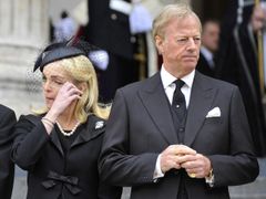 Syn Thatcherové Mark a jeho druhá manželka Sarah-Jane Russell.