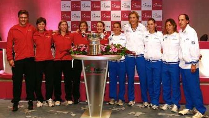 Finále Fed Cupu se odehraje bez zraněné Belgičanky Kim Clijstersové, Italky tak mají větší šanci uspět.