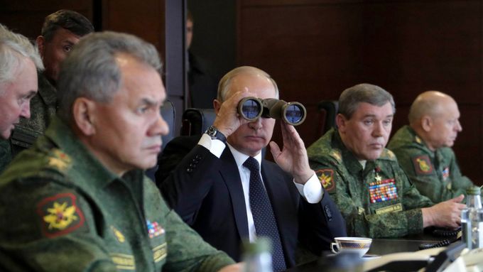 Ruský prezident Vladimir Putin na manévrech Západ 2017.