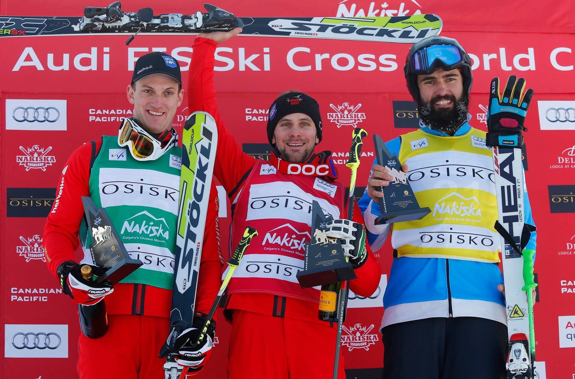 Stupně vítězú závodu Světového poháru ve skikrosu v kandaské Nakiskce (Armin Niederer - uprostřed, Alex Fiva - vlevo, Anton Grimus)