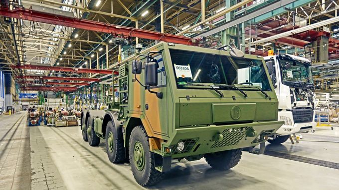Už loni v srpnu odvolal většinový vlastník kopřivnické firmy Tatra Trucks, skupina CSG, z čela dozorčí rady Denisu Materovou, šéfku Promet Tools. Ta nyní půlku svého podílu v Tatře prodala STV Invest.