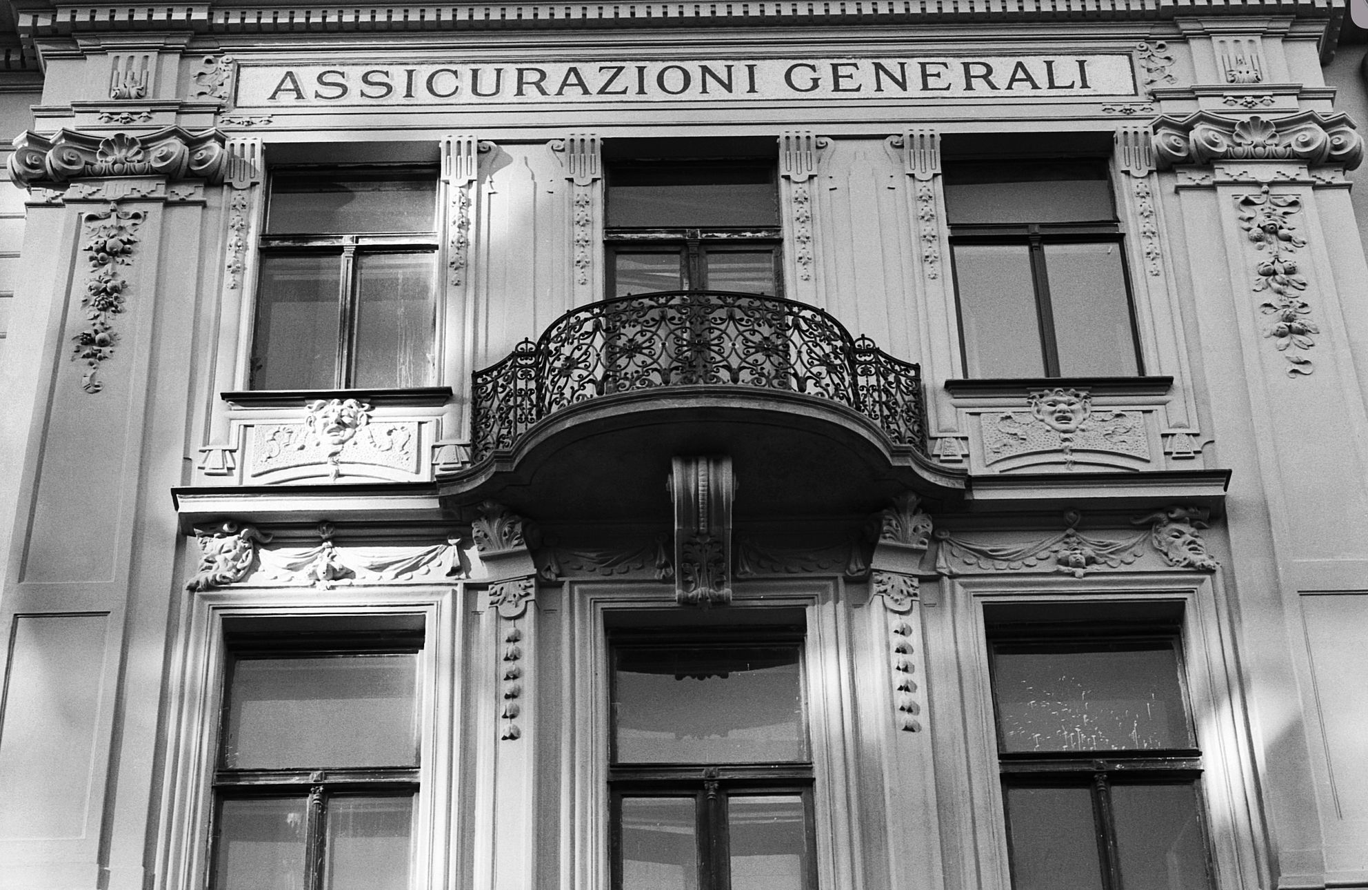 Franz Kafka, 100. let, Magazín