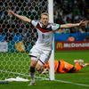 MS 2014, Německo-Alžírsko: Andre Schürrle slaví gól