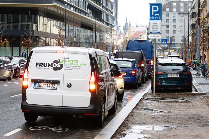 Masaryčka a nová ulice Na Florenci a problémy s dopravou a parkováním.