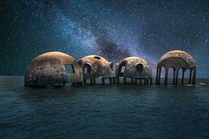 Dome Home - Cape Romano, Florida, USA (ilustrační koláž)