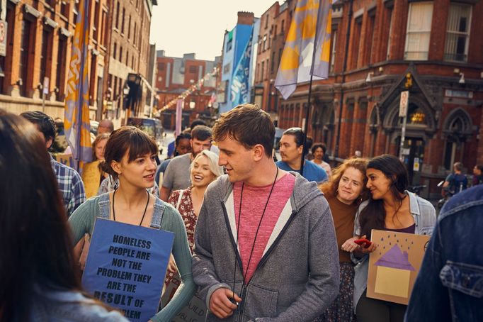 Daisy Edgar-Jonesová jako Marianne a Paul Mescal v roli Connella.