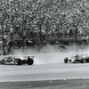 Indy 500: Danny Sullivan (5) a Mario Andretti (3) - 1985