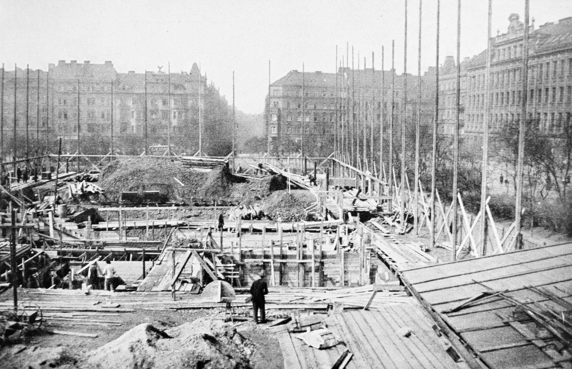 Kostel Nejsvětějšího srdce Páně, Praha, Vinohrady, Náměstí Jiřího z Poděbrad, historie, stavba, Domácí