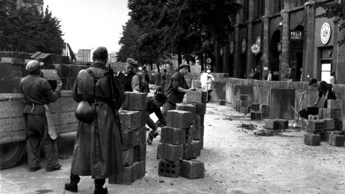 Jak vzniklo rozdělené město: Před 50 lety vyrostla Berlínská zeď