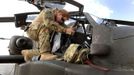 Britain's Prince Harry prepares for a mission in his Apache helicopter in Camp Bastion, southern Afghanistan in this photograph taken October 31, 2012, and released January 21, 2013. The Prince, who is serving as a pilot/gunner with 662 Squadron Army Air Corps, is on a posting to Afghanistan that runs from September 2012 to January 2013. Photograph taken October 31, 2012. REUTERS/John Stillwell/Pool (AFGHANISTAN - Tags: MILITARY POLITICS SOCIETY ROYALS CONFLICT) Published: Led. 21, 2013, 7:50 odp.