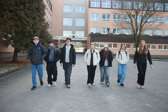 V Sokolově nechceme po gymnáziu žít, říkali svorně všichni studenti na této fotografii.