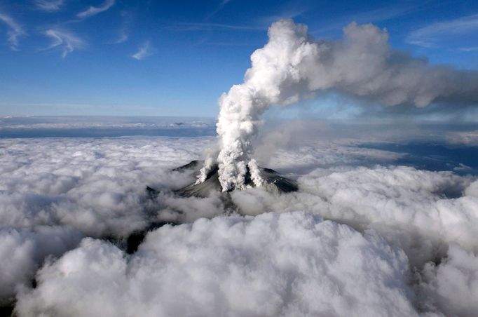 Sopka Ontake v Japonsku během erupce v roce 2014.