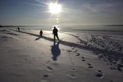 Evropu paralyzoval mráz, zemřely už desítky lidí