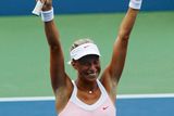 V osmifinále ji čeká věčná soupeřka ze čtyřhry Serena Williamsová, která ji a Lucii Hradeckou připravila spolu se sestrou Venus jak o vítězství ve Wimbledonu, tak na olympiádě.