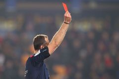 Fotbalista Tilburgu dostal jako první červenou kartu díky videu