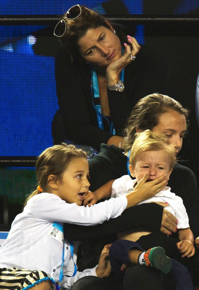 Mirka Federerová s dětmi na Australian Open