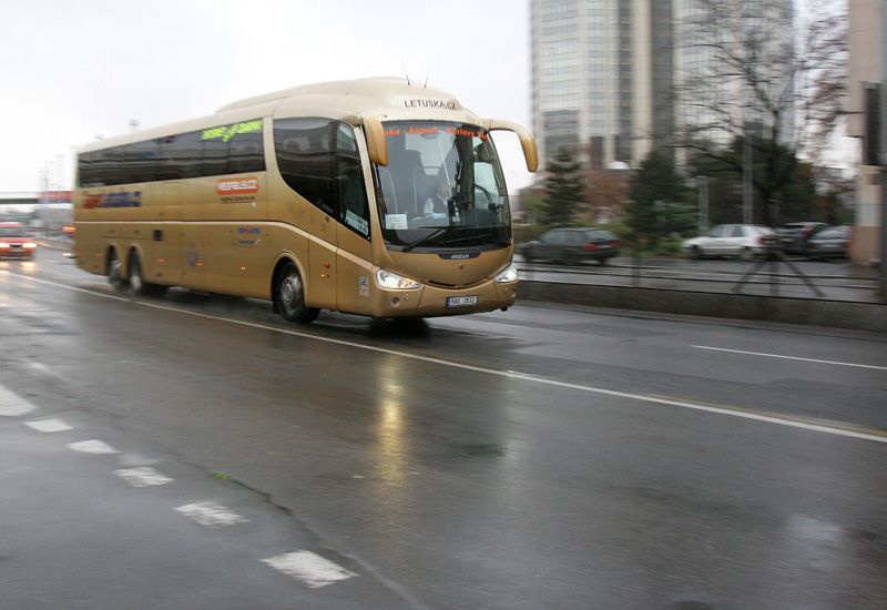 Autobusy na D1 mezi Brnem a Prahou