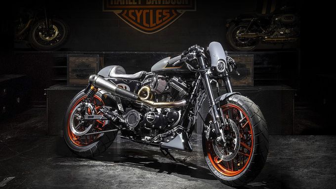 Foto: Chrom, kůže a výfuky jako had. Mistři úprav motocyklů Harley-Davidson bojovali o titul