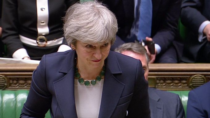 Britská premiérka Theresa Mayová komentovala odmítnutí odchodu své země z EU bez dohody.