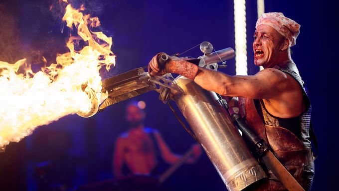 Koncerty Rammstein provází show plná ohňů i světel.