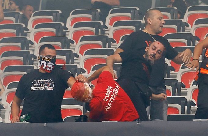 Soccer Football - Europa Conference League - Group D - OGC Nice v Cologne - Allianz Riviera, Nice, France - September 8, 2022 Fans clash before the match REUTERS/Eric Gai