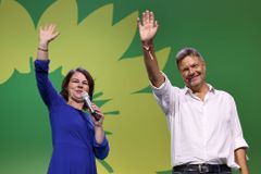 Zelení míří do německé vlády. Budou tlačit na zákaz aut se spalovacími motory