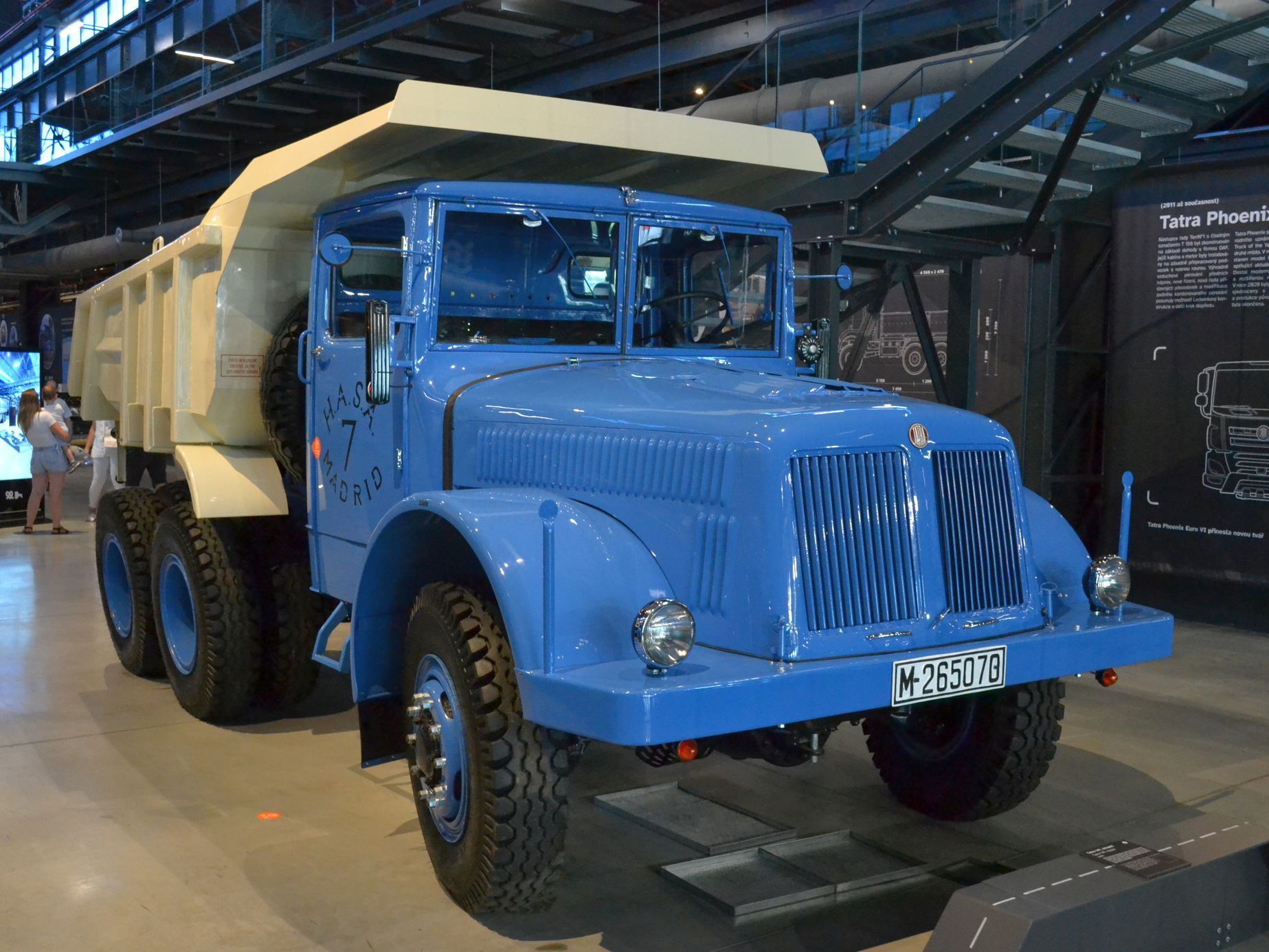 Tatra 147
