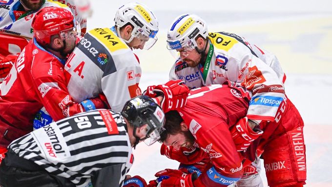 Semifinále mezi Pardubicemi a Třincem nabízí na ledě tuhou bitvu.