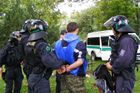 Policisté cvičili, jak zkrotit fotbalové chuligány