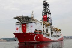 Evropská banka přestane Turecku půjčovat peníze. Nelíbí se jí těžba ropy u Kypru