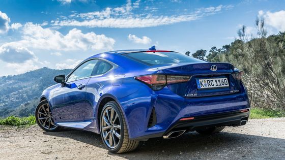 Prohlédněte si Lexus RC.