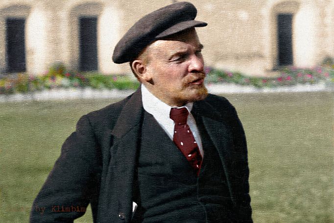 Vladimir Iljič Lenin na nedatovaném snímku. Kolorovaná fotografie