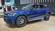 Tím nejdůležitějším na každém autosalonu jsou novinky. V Bratislavě se v evropské premiéře ukazuje omlazený Mercedes-Benz GLC Coupé.