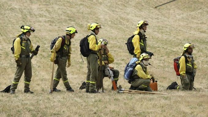 Ze založení lesního požáru na Korsice jsou podezíráni hasiči