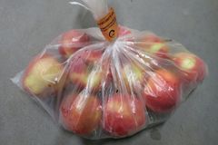 Polská jablka v Makru opět obsahovala zakázané pesticidy, zjistila kontrola
