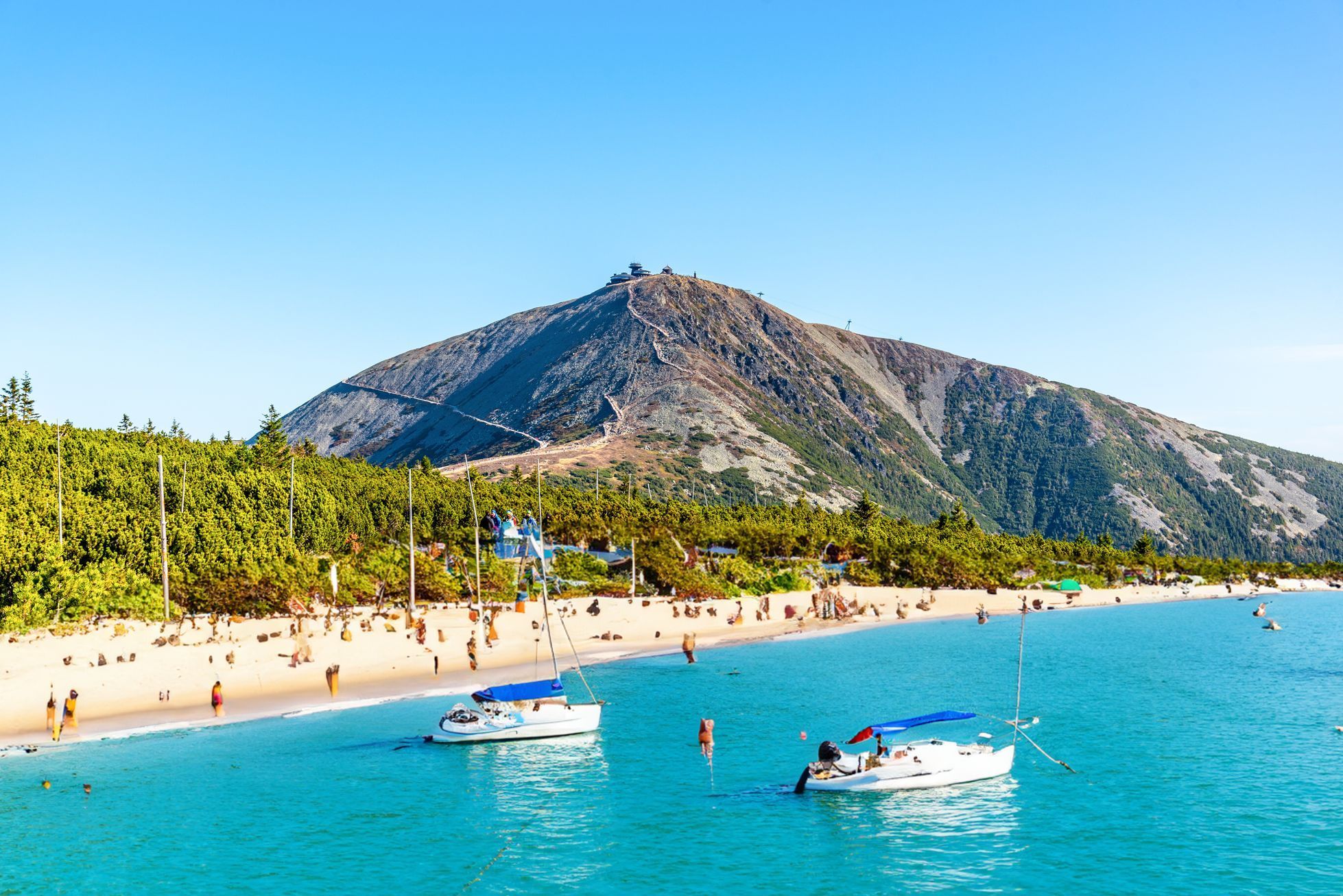 Jak by to vypadalo, kdyby Česko mělo své moře, koláž, umělá inteligence, fikce, moře, Česko, Magazín