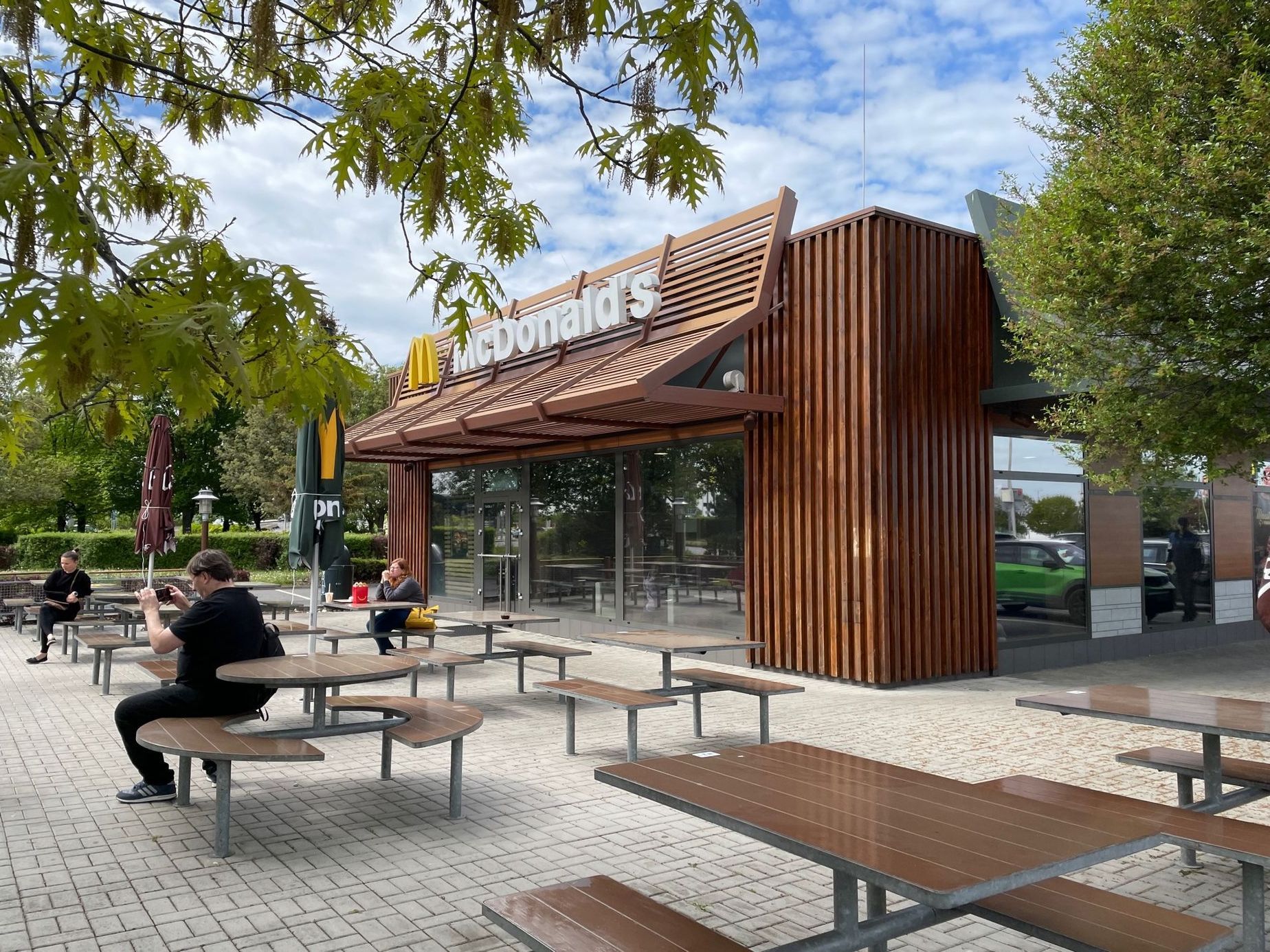 Test děti, drive-thru, drive-in, jídlo na cestách, děti v autě