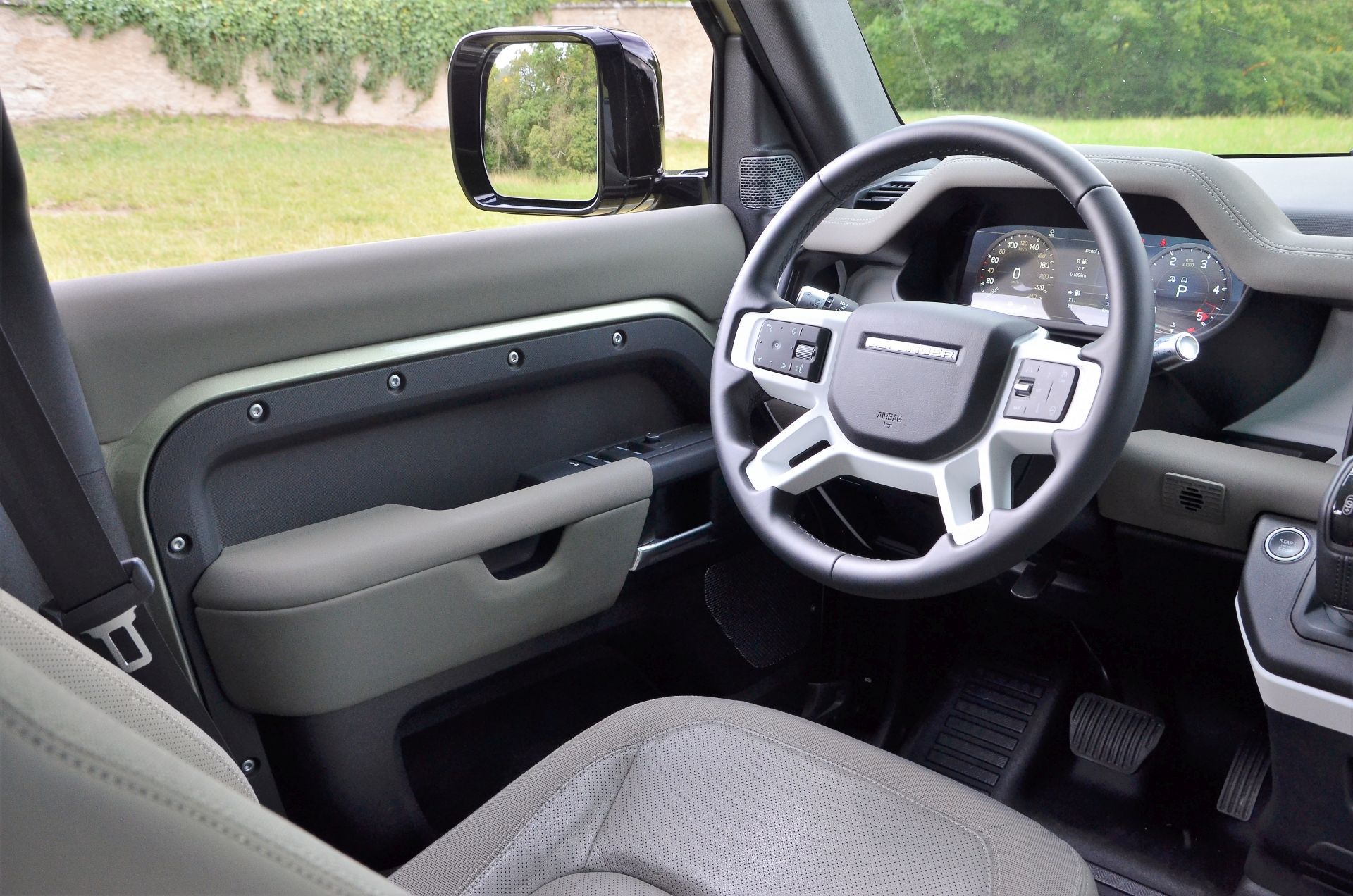 Land Rover Defender 2020