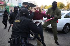 Co je zač běloruská KGB: Bije demonstranty, shání kompro a udržuje režim u moci