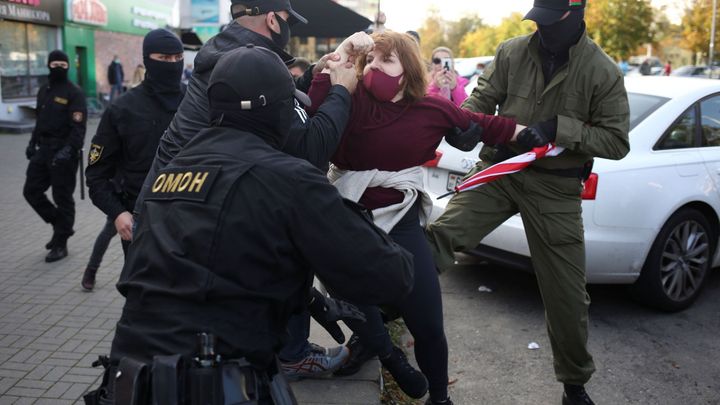 Co je zač běloruská KGB: Bije demonstranty, shání kompro a udržuje režim u moci; Zdroj foto: Reuters