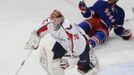 NHL: NY Rangers - Washington Capitals, 1. zápas (Mike Rupp, Braden Holtby)