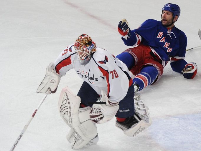 NHL: NY Rangers - Washington Capitals, 1. zápas (Mike Rupp, Braden Holtby)