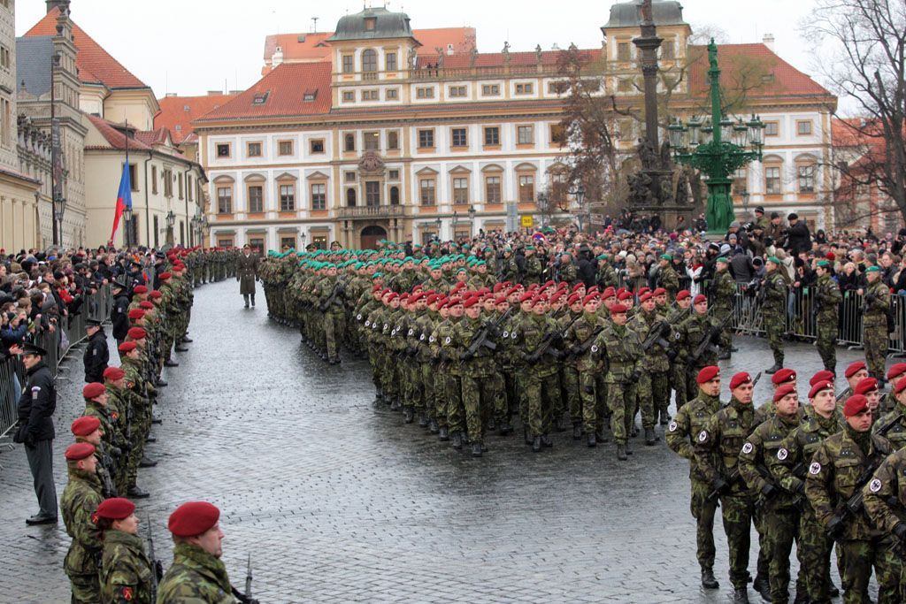 Vojenský smuteční ceremoniál na Hradě