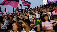 Slavnostní ceremoniál na vyprodaném stadionu ve Fort Lauderdale v neděli sledovalo 20 tisíc fanoušků.