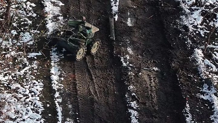Ruští muži proti strojům. Ukrajinci poprvé nasadili do útoku robotickou četu