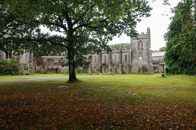 Strašidelný hrad Charleville a tajemný druidský les poblíž irského Tullamore