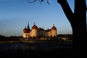 Vánoce už začaly. Zámek Moritzburg, který proslavila česká Popelka, vzali lidé útokem