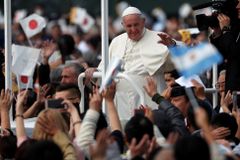 Papež František převeze z řeckého ostrova Lesbos 43 migrantů, dostanou dočasný status